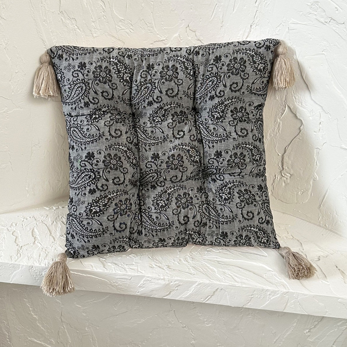 Square Seat Cushion with Polyester Fabric and Fiber Filling